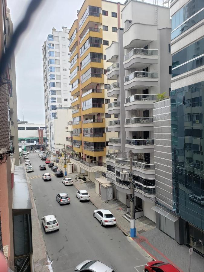 Apartamento Lindo Ap Na Rua 252, No Coração De Meia *
